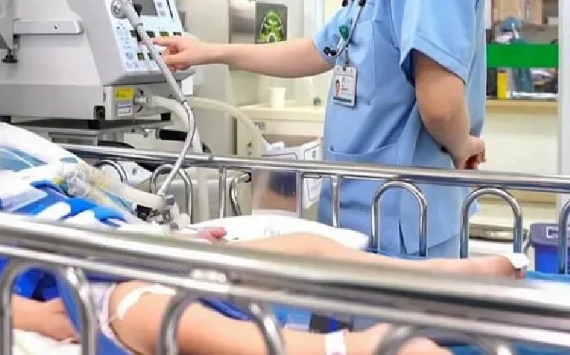 Bé trai nguy kịch chỉ sau 3 ngày sốt, bác sĩ cảnh báo nguy hiểm. Ảnh minh họa.