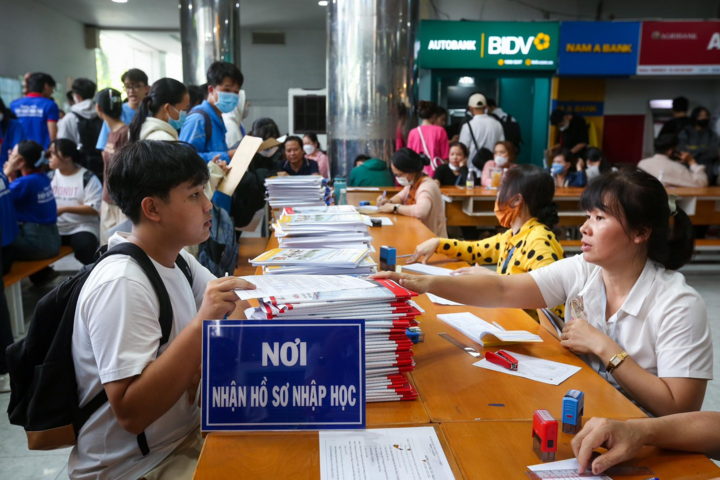 Nhiều trường đại học kinh tế thông báo mức học phí năm học 2025-2026. (Ảnh minh hoạ)