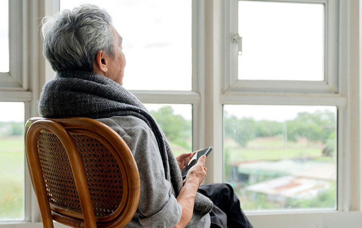 Chia tài sản sớm, hai bác phải sống trong cảnh ăn nhờ ở đợ tại chính ngôi nhà do mình dựng xây. (Ảnh minh họa: Shutterstock)