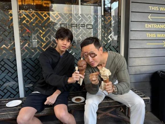 ho ngoc ha noi mot chi tiet du hieu tinh cam cua chong viet kieu va con trai rieng 2 ngoisaovn w700 h525 1746321312017983721121.jpg