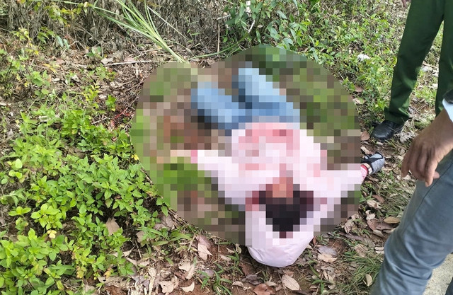 Phát hiện thi thể cô giáo tiểu học bên lề đường, nghi bị sát hại - Ảnh 2.