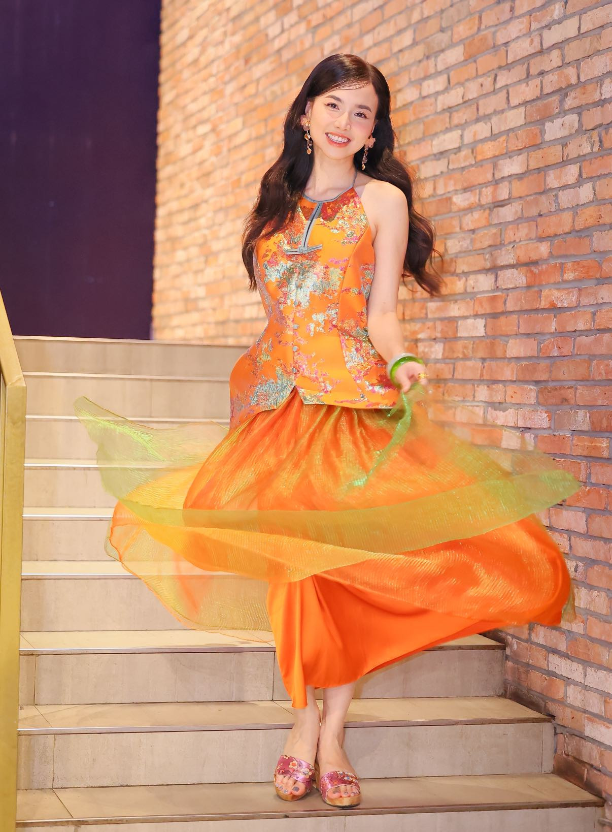 Váy áo cách tân được Đinh Ngọc Diệp tích cực lăng xê- Ảnh 9.