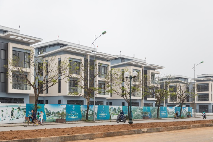 Giá nhà liền kề, biệt thự sơ cấp ở Hà Nội giảm trong quý I/2025. (Ảnh minh họa: Minh Đức).