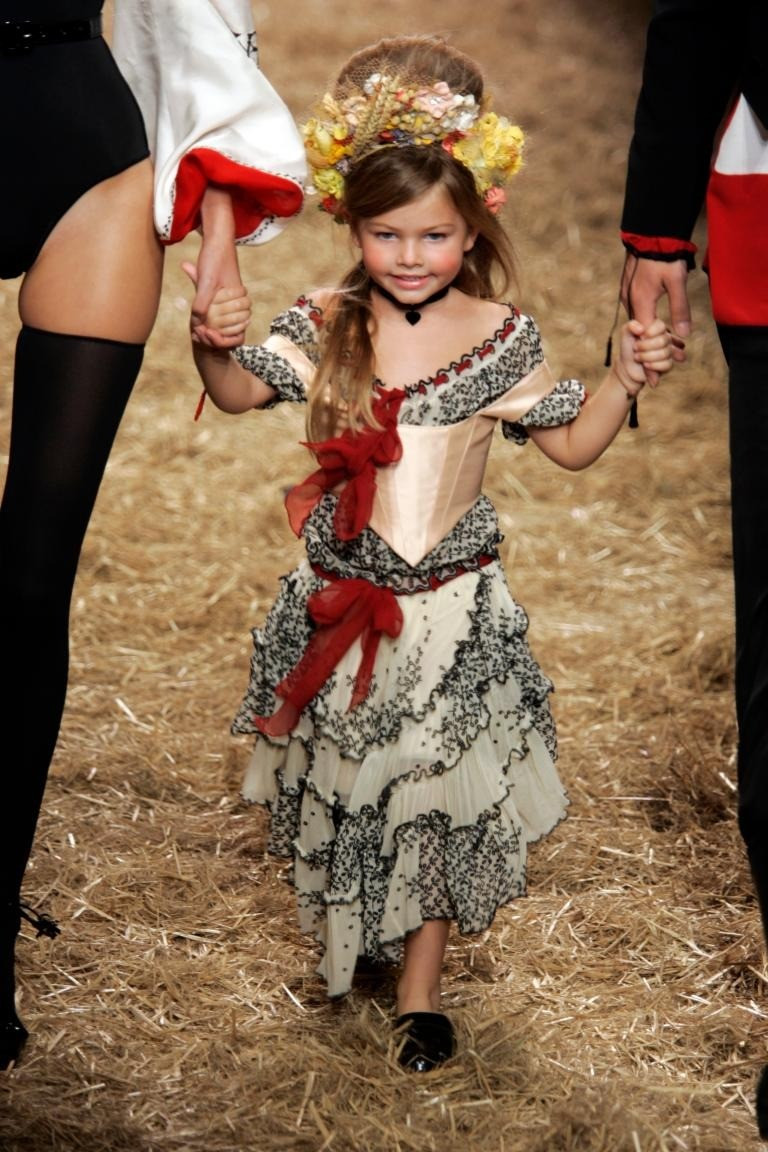 Cô bé đẹp nhất thế giới giờ ra sao ảnh 4