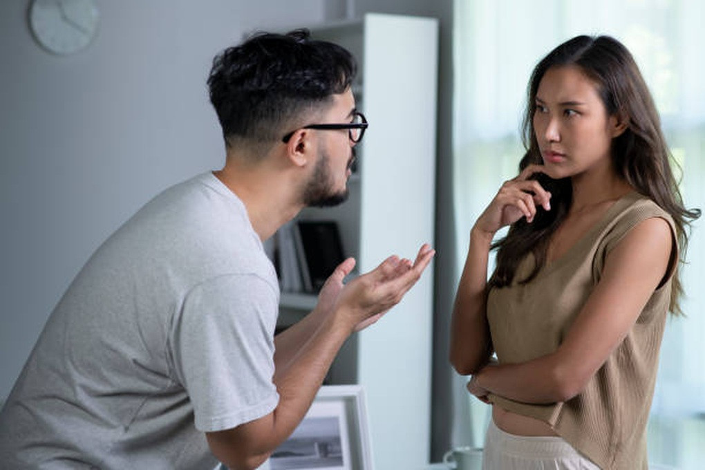 Giọt nước tràn ly, tôi nhất quyết ly hôn khi nhìn thấy vợ đổi hộp quà gửi cho bố mẹ - Ảnh 2.