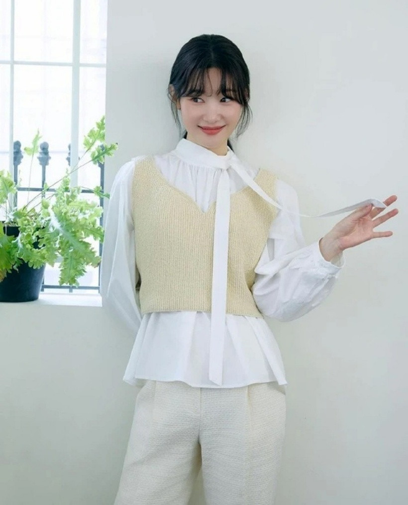 Chỉ cần thêm chi tiết thắt dây diện mạo của bạn đã trở nên quyến rũ, thu hút thêm vài phần. Ảnh minh họa.