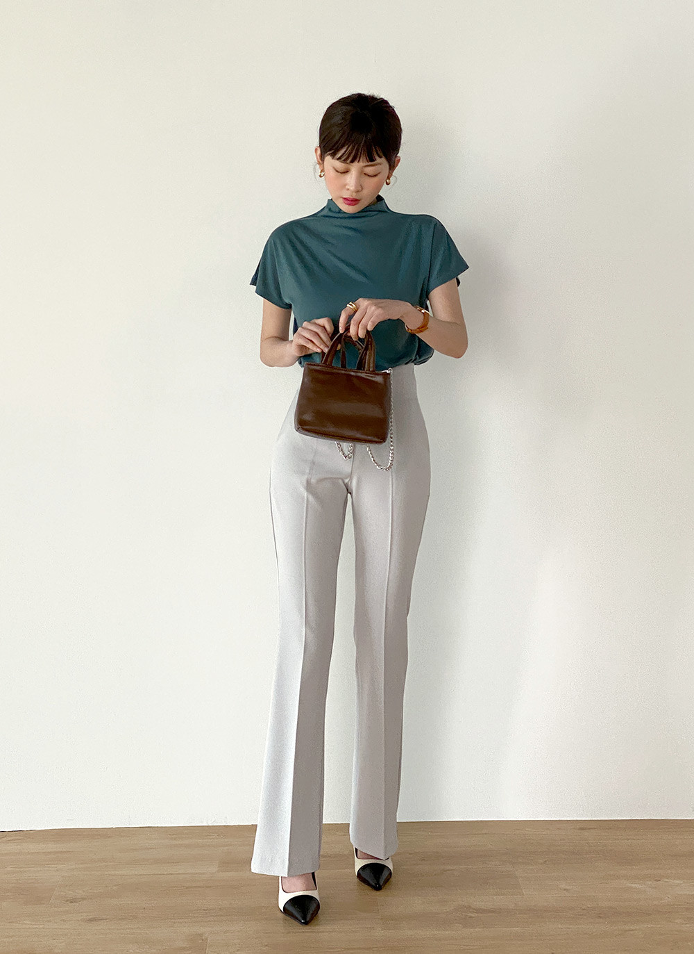 Những món thời trang kéo chân dài miên man- Ảnh 1.