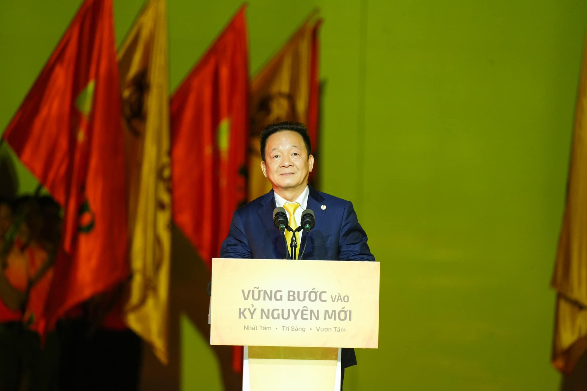 Bầu Hiển có hành động chưa từng thấy với Xuân Son trên sân hàng Đẫy: Ông nội quyền lực, chiều cháu tới bến- Ảnh 3.