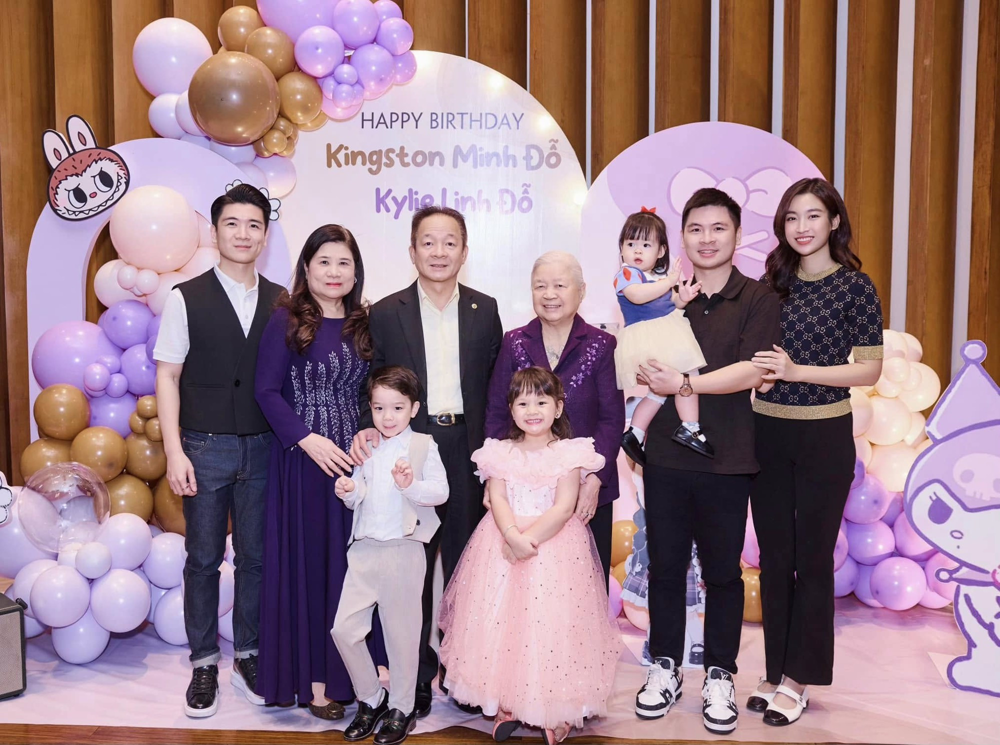 Bầu Hiển có hành động chưa từng thấy với Xuân Son trên sân hàng Đẫy: Ông nội quyền lực, chiều cháu tới bến- Ảnh 2.