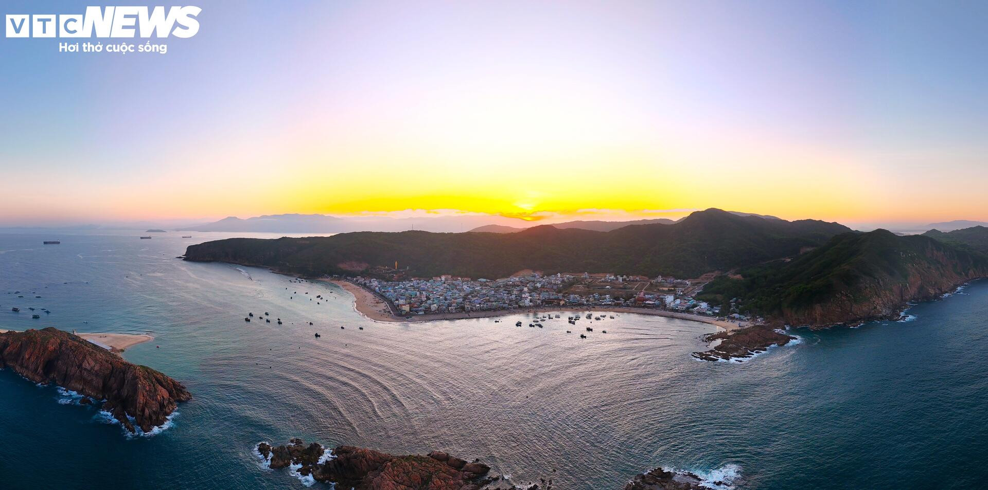 Cận cảnh con đường đi bộ xuyên biển 'thoắt ẩn thoắt hiện' tại Bình Định - 10