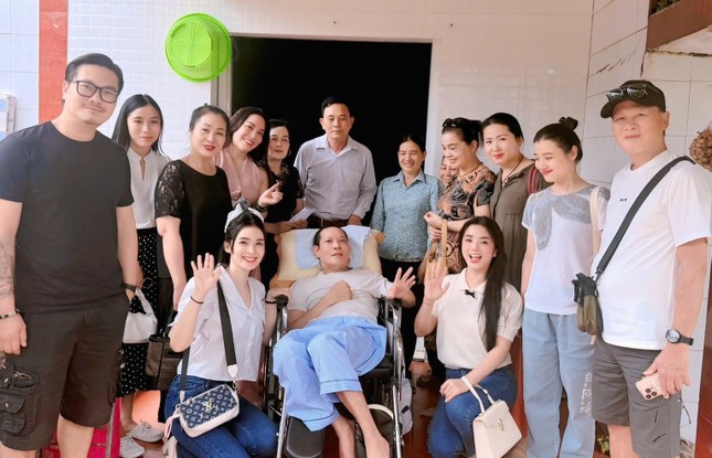 Diễn viên Thái Hòa liệt nửa người- Ảnh 1.