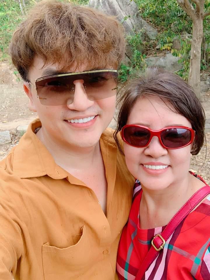 MC Đại Nghĩa nén đau thương, lo trọn vẹn tang sự cho mẹ- Ảnh 3.