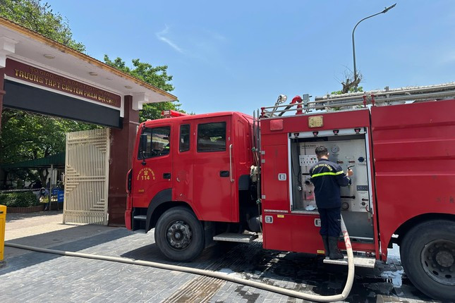 Phòng thực hành thí nghiệm trường chuyên bốc cháy, sơ tán nhiều học sinh ảnh 2