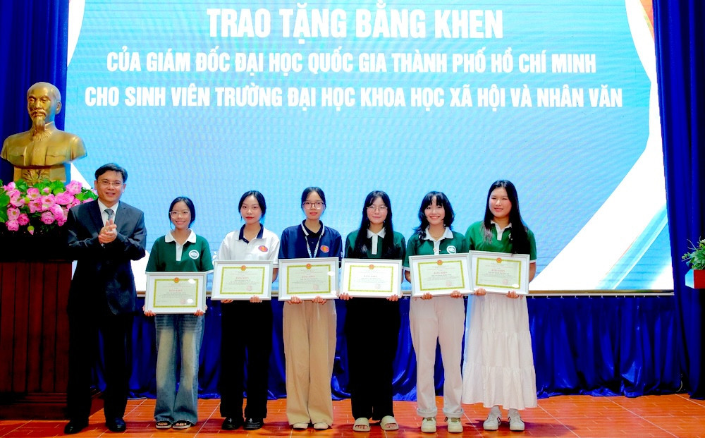 Sinh viên.jpg