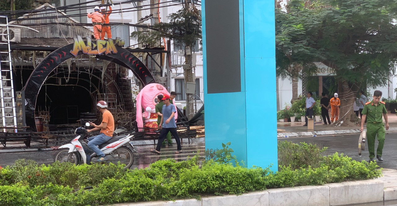 Hảo Hoạn tại quán Mlem Pub ở thị trấn Cát Bà, 3 người bị thương - Ảnh 3.