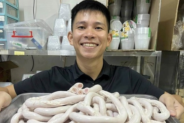 Chủ quán quảng cáo