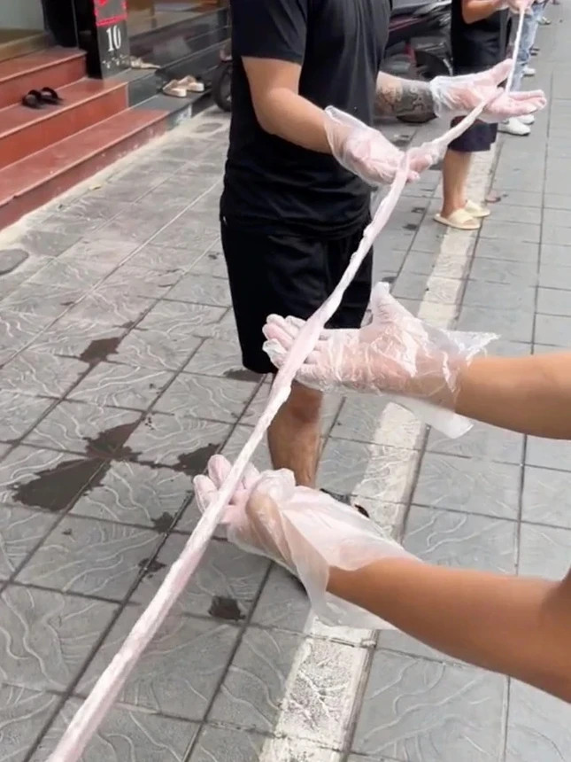 Chủ quán quảng cáo