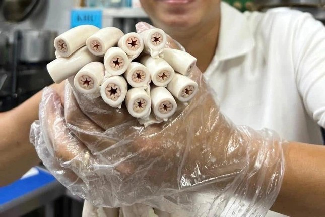 Hà Nội kiểm tra, truy xuất nguồn gốc cơ sở khoe cỗ lòng xe điếu dài 40m ảnh 1