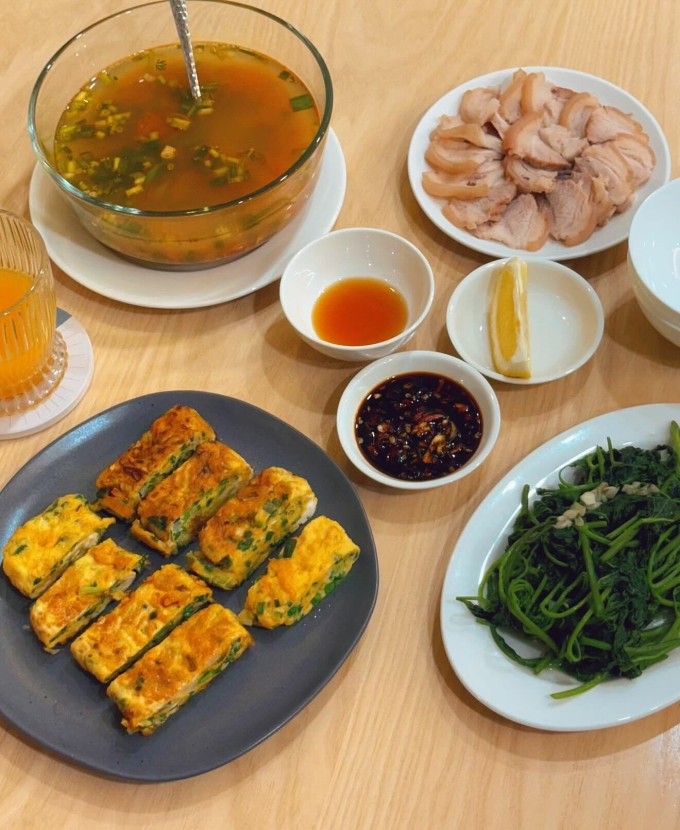 MC Mai Ngọc khoe mâm cơm ở cữ, một chi tiết gây chú ý- Ảnh 3.