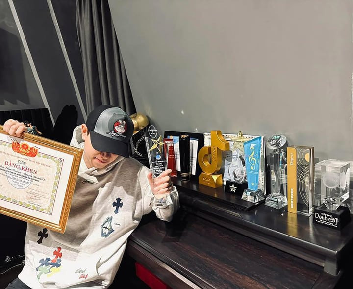 Nam rapper nhận được nhiều giải thưởng danh giá.