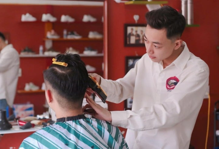 Doube2T từng là thợ cắt tóc trước khi trở thành rapper.