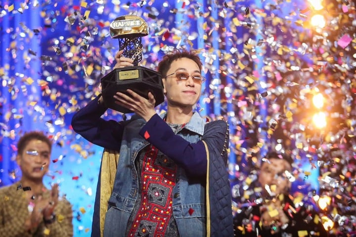 Double2T nổi tiếng khi trở thành quán quân Rap Việt mùa 3.