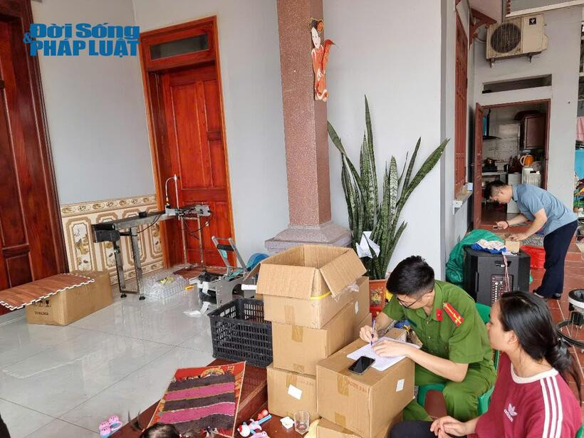 Cận cảnh xưởng sản xuất mỹ phẩm giả, phân phối hàng trăm nghìn đơn trên Shopee, Tiktok thu lợi 6 tỷ bằng công nghệ