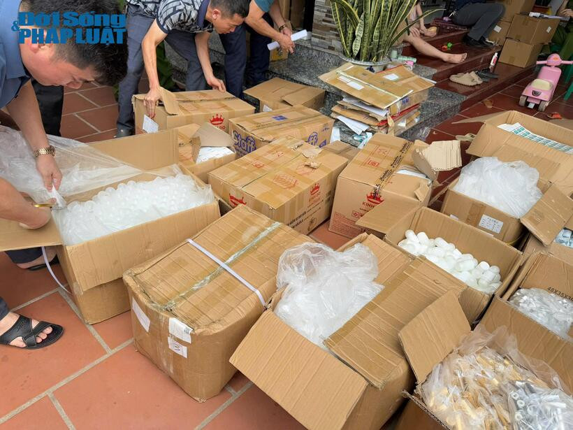 Cận cảnh xưởng sản xuất mỹ phẩm giả, phân phối hàng trăm nghìn đơn trên Shopee, Tiktok thu lợi 6 tỷ bằng công nghệ