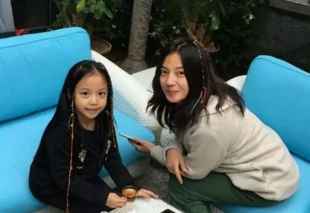 Con gái Triệu Vy lộ diện, nhan sắc tuổi 15 gây chú ý- Ảnh 3.