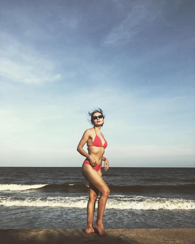 Danh xưng Thánh bikini Vbiz gọi tên ca sĩ Phương Linh: về quê mà mang đến 35 kg đồ bơi 2 mảnh-2