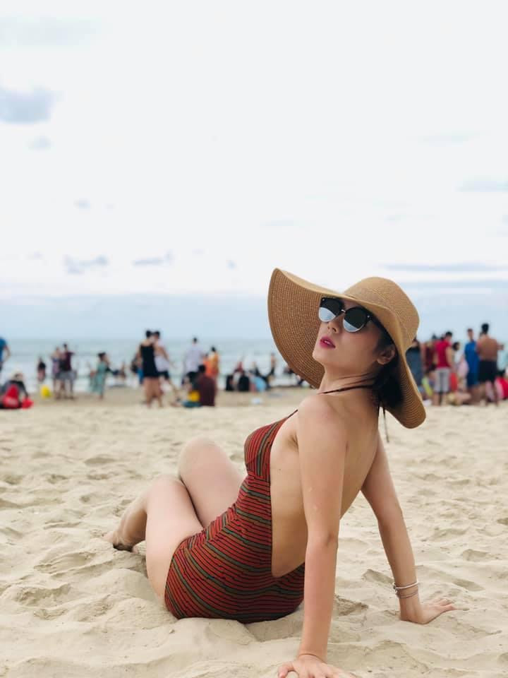 Danh xưng Thánh bikini Vbiz gọi tên ca sĩ Phương Linh: về quê mà mang đến 35 kg đồ bơi 2 mảnh-9