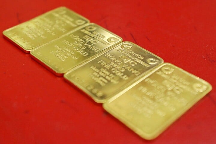 Giá vàng tiếp tục lao dốc. (Ảnh: Công Hiếu).