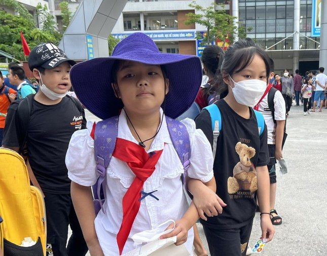 Hà Nội: Xác minh cô giáo dạy thêm học sinh chính khóa ảnh 1