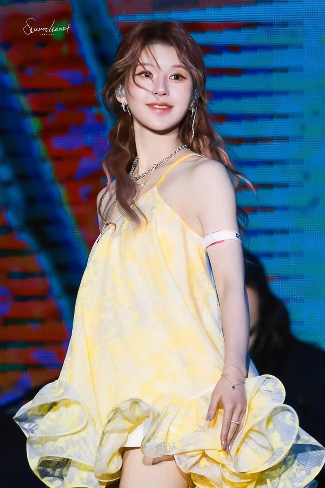 Học ngay Triệu Lộ Tư tuyệt chiêu chọn quần bảo hộ để mặc váy ngắn mà không lo lắng ảnh 5