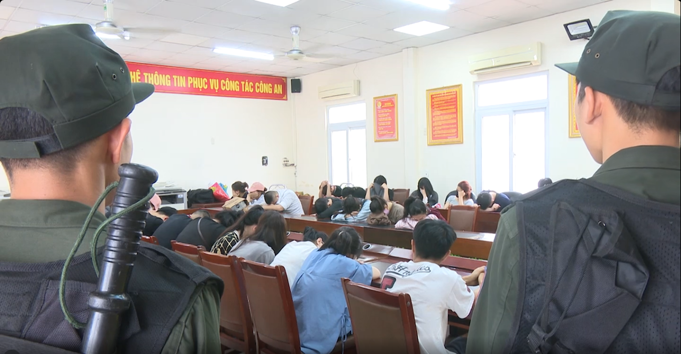 Nhóm tội phạm lừa đảo chiếm đoạt hàng trăm tỉ đồng dưới hình thức
