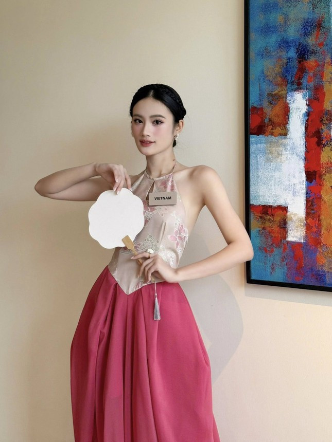 Dù kết quả Miss World 2025 có ra sao, khán giả vẫn khâm phục Ý Nhi ở điểm này ảnh 3