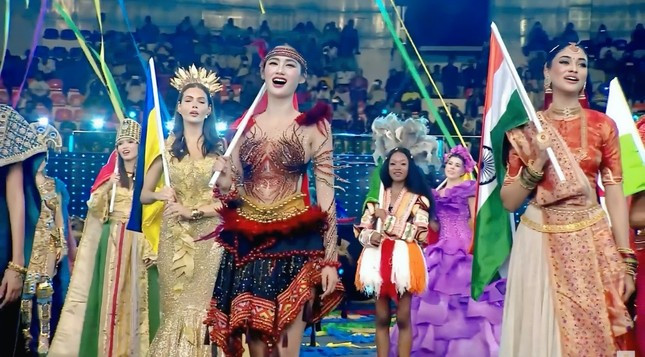 Hành trình lọt Top 40 Miss World 2025 của đại diện Việt Nam: Hoa hậu Huỳnh Trần Ý Nhi ảnh 3