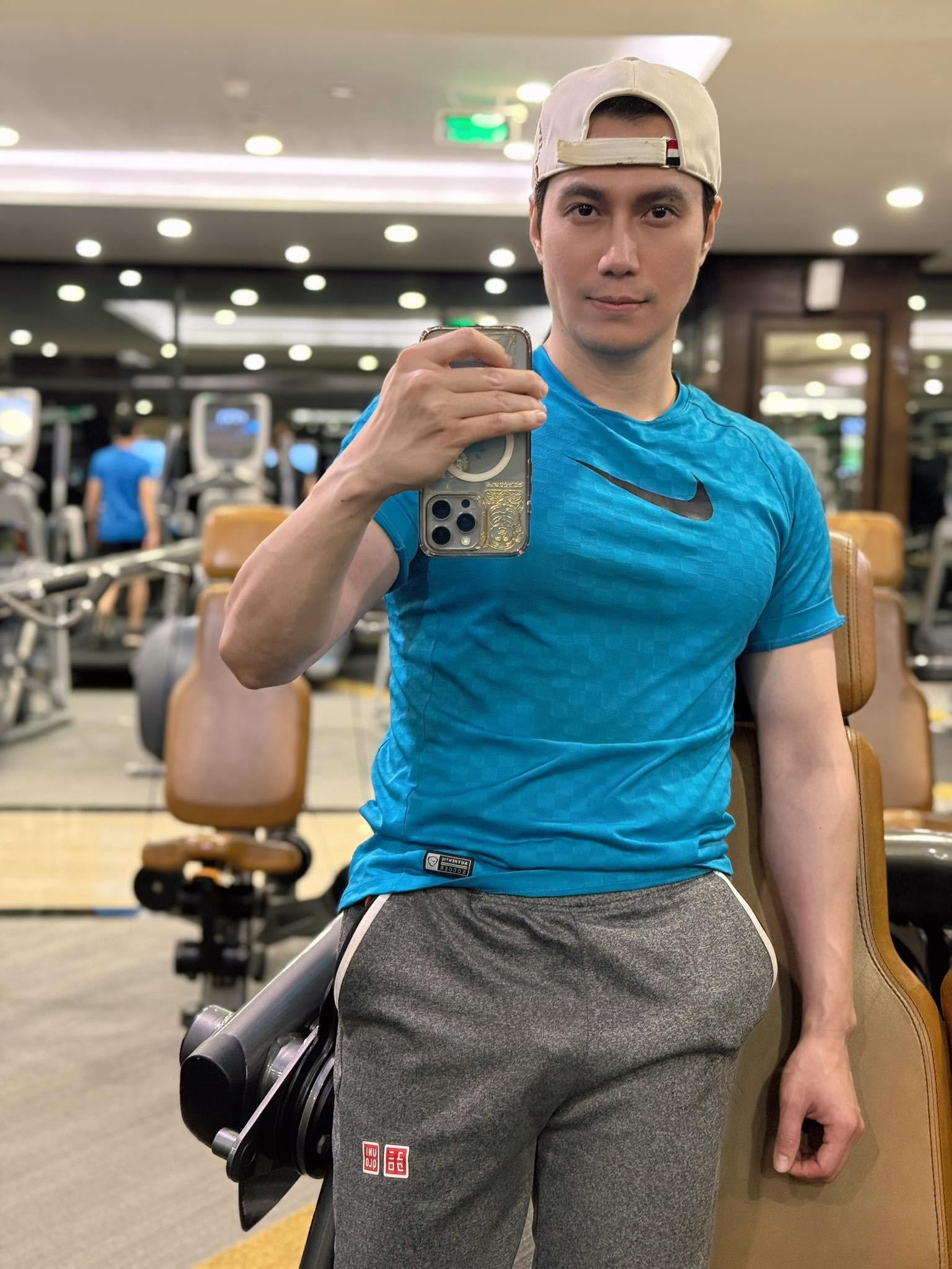 Nam diễn viên từng chiếm đoạt 4 triệu USD trong phim 'Cảnh sát hình sự', tuổi U50 độc thân đang vướng tin đồn yêu nữ bạn diễn - Ảnh 10.