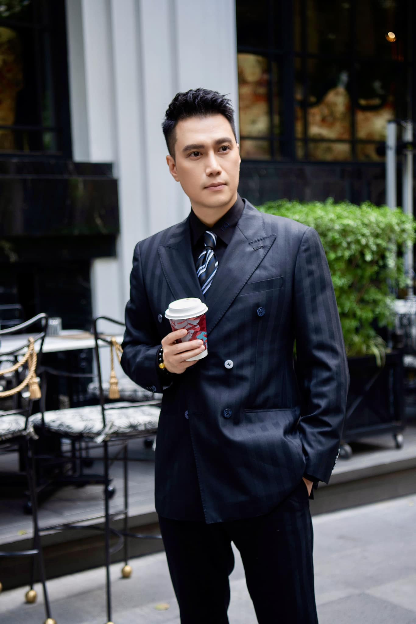 Nam diễn viên từng chiếm đoạt 4 triệu USD trong phim 'Cảnh sát hình sự', tuổi U50 độc thân đang vướng tin đồn yêu nữ bạn diễn - Ảnh 11.