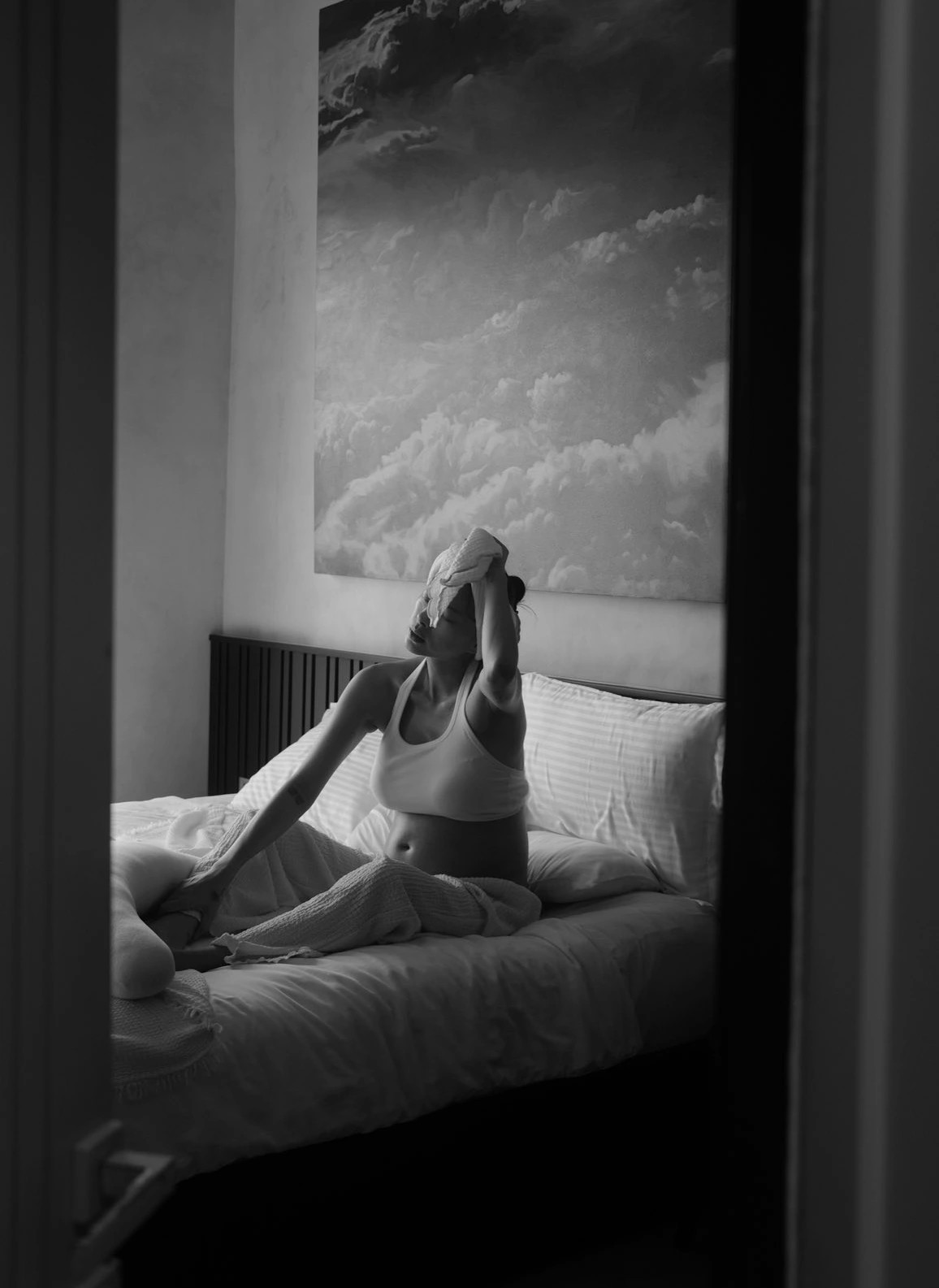 ngo thanh van hanh phuc khoe bung bau dip quoc te thieu nhi hinh anh 1