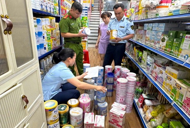 Phát hiện hàng trăm hộp sữa bột trẻ em nhập lậu ảnh 1