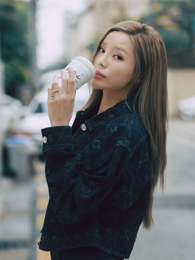 Vì sao Kỳ Duyên bị réo tên khi người đẹp Thái Lan đăng quang Miss World 2025? ảnh 4