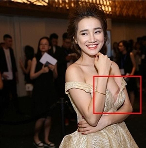 Nhã Phương gây giật mình vì khoảnh khắc ngỡ quên nội y