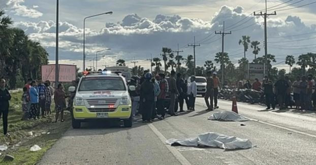 Xe bán tải va chạm xe máy, mẹ và con gái tử vong thương tâm- Ảnh 1.