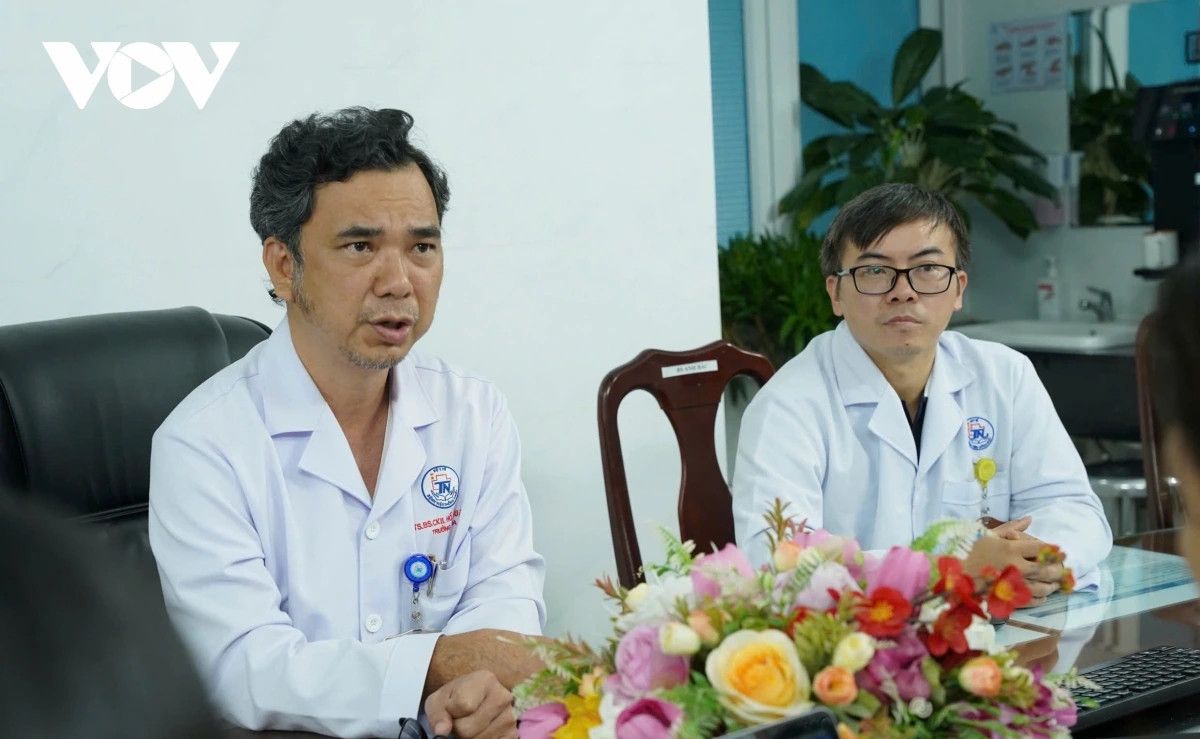 choi game thau dem, nam sinh 19 tuoi nguy kich vi loet da day bien chung hinh anh 2