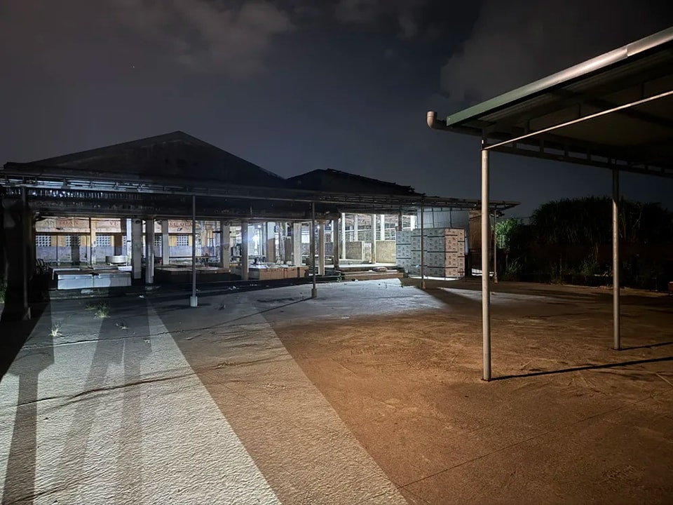 Chuyện lạ: Lò mổ đã đóng cửa nhưng cán bộ thú y vẫn đến đóng dấu, thu tiền?- Ảnh 1.