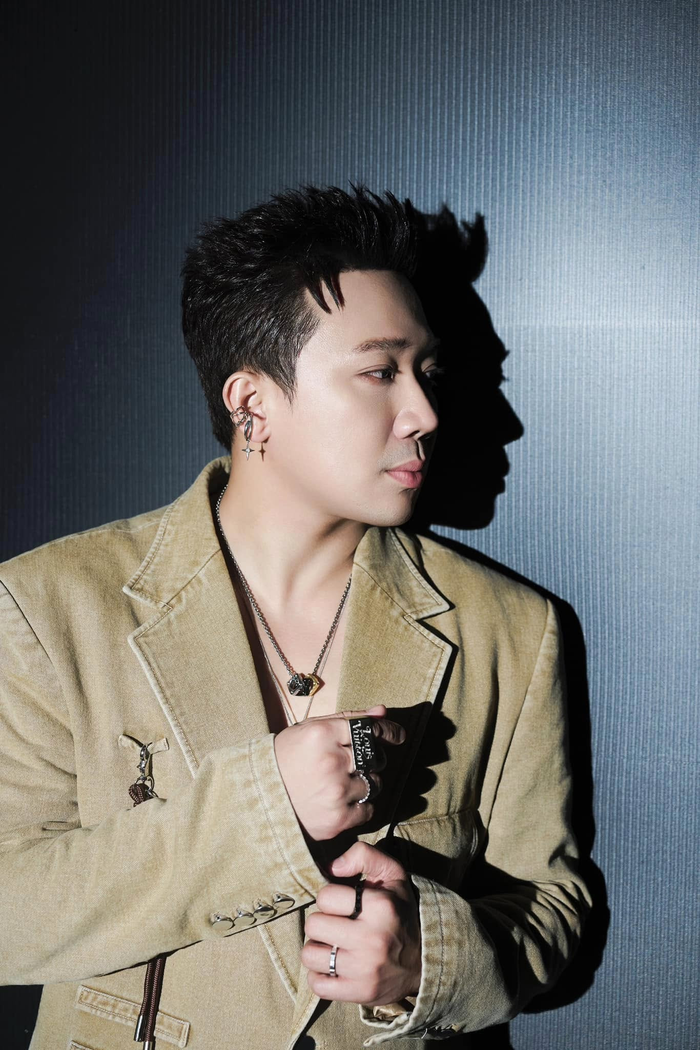 Nam MC được phong 'ông trùm phim Tết' vừa thay thế Trường Giang trong 'Running Man' là ai, giàu có ra sao?- Ảnh 3.