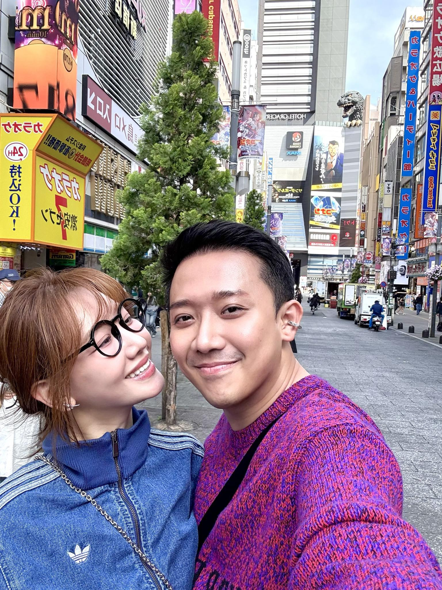 Nam MC được phong 'ông trùm phim Tết' vừa thay thế Trường Giang trong 'Running Man' là ai, giàu có ra sao?- Ảnh 7.