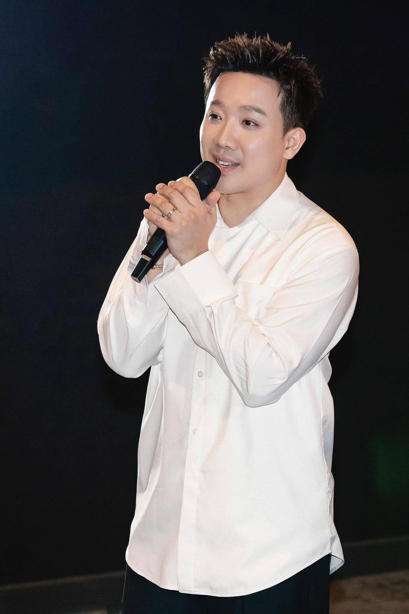Nam MC được phong 'ông trùm phim Tết' vừa thay thế Trường Giang trong 'Running Man' là ai, giàu có ra sao?- Ảnh 2.