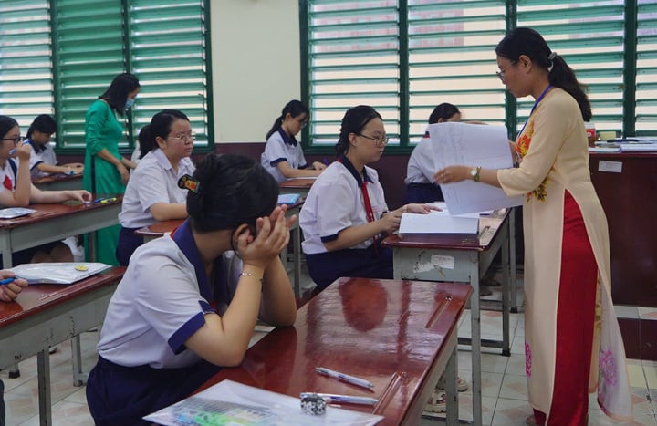 Thí sinh dự thi vào lớp 10 tại TP.HCM năm 2025. (Ảnh: Lương Ý)